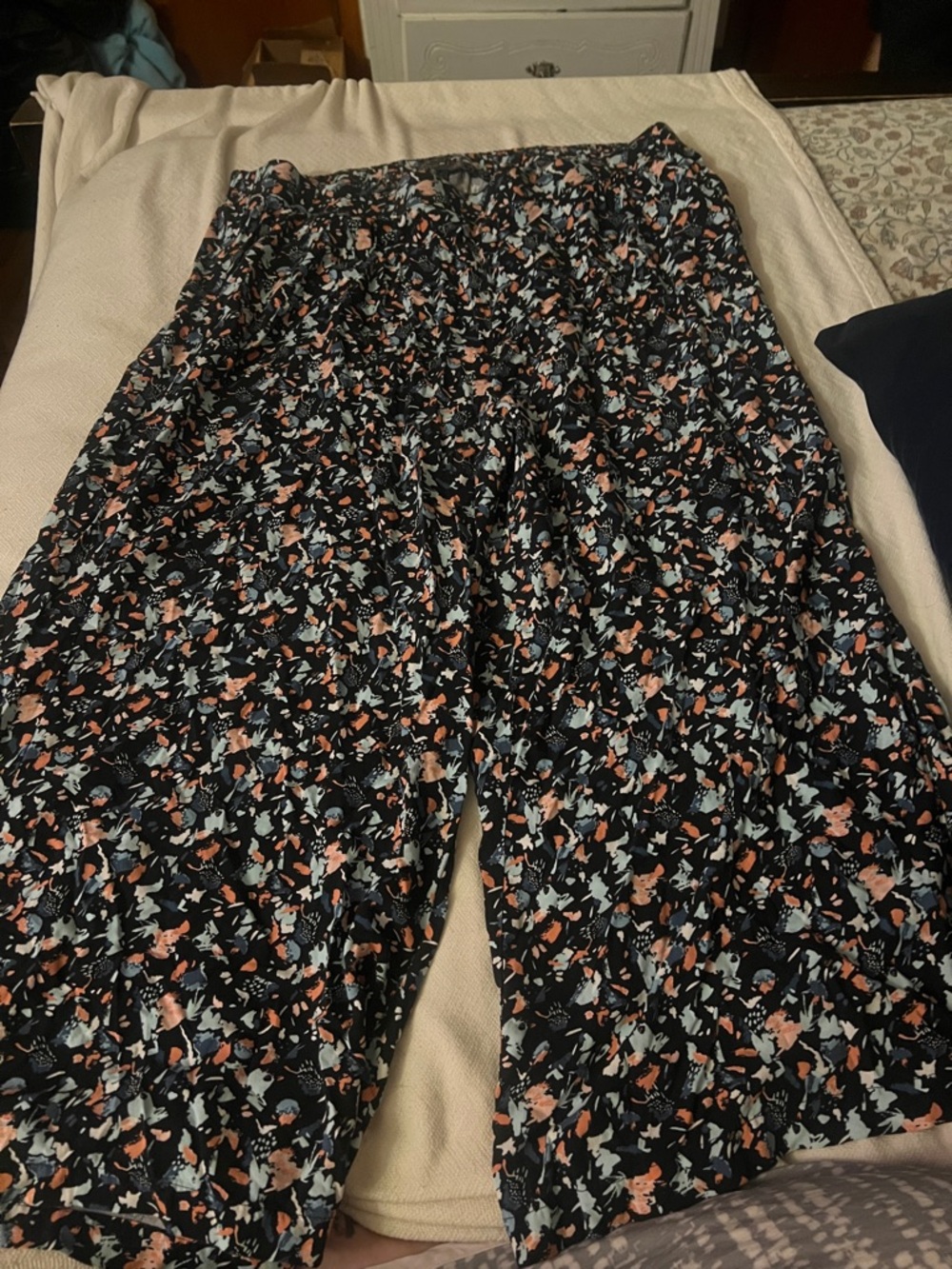 torrid Black Floral-Print Capris